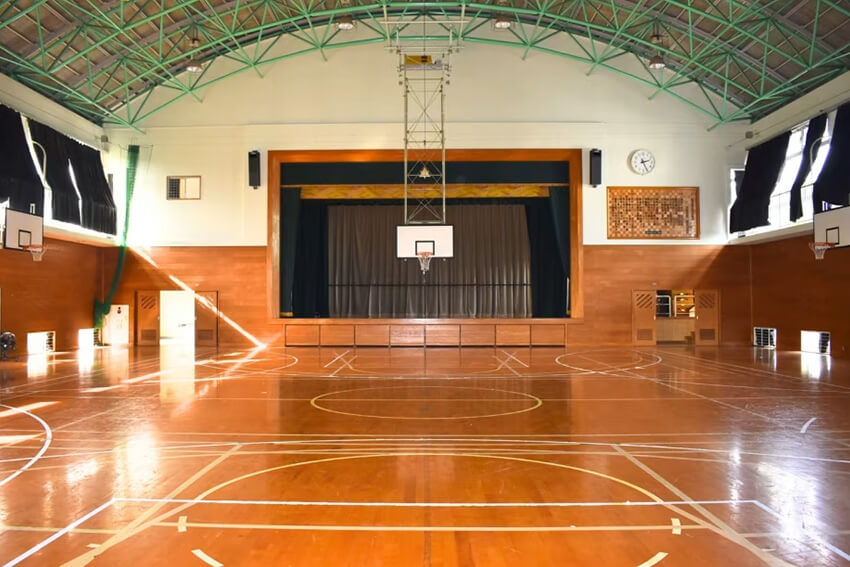 仲間と泊まる学校 さんむ西小体育館イメージ