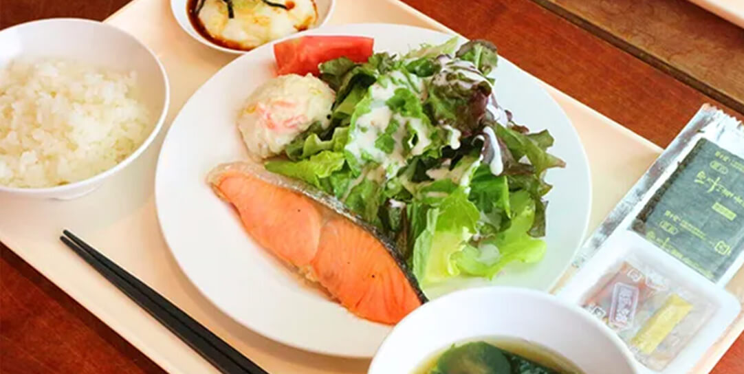 仲間と泊まる学校 さんむ西小 朝食イメージ